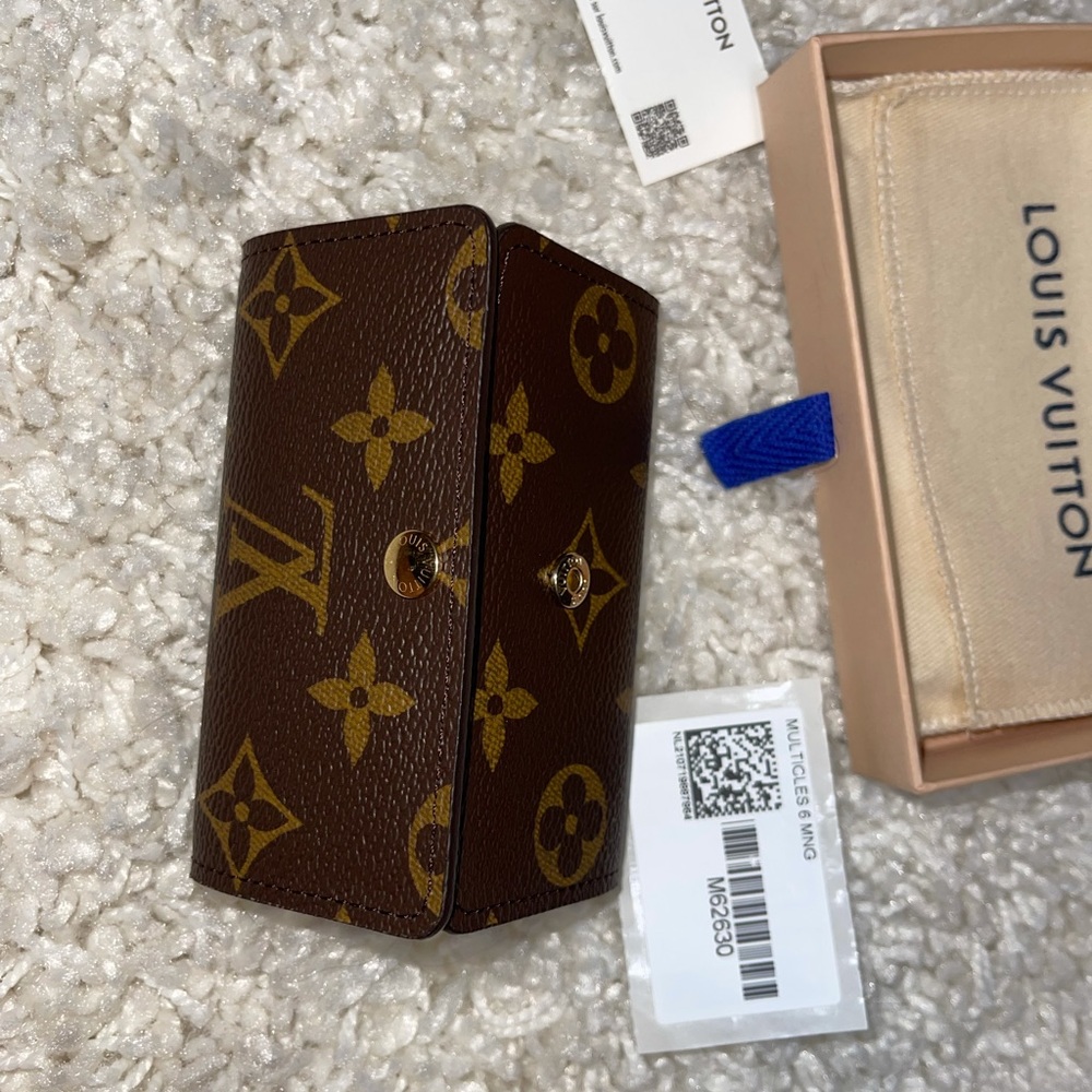 Louis Vuitton Multicles Key Holder - Picture 3 of 12